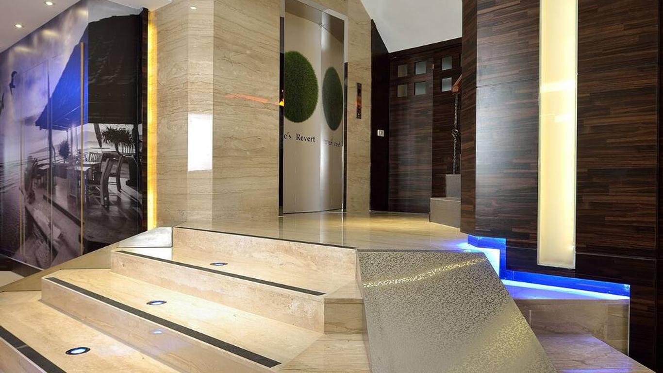 Cloud Hotel Riverside