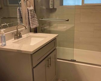 Island In The City - Awesome 3 Br 2 Ba 15 Min From Dia Dt Anschutz - Commerce City - Baño