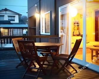 Aso Base Backpackers - Aso - Βεράντα