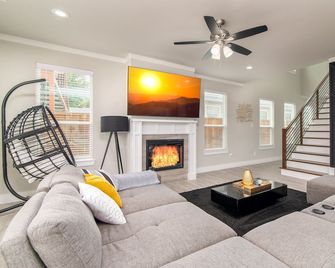 Dallas Luxury New Build Great For Large Large Groups - Dallas - Living room