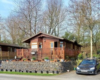 3 bedroom lodge with wifi and leisure facilities - Carnforth - Building