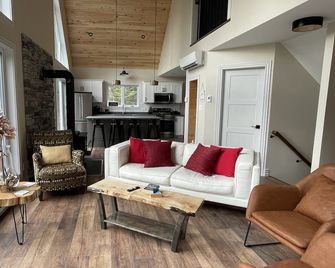 Relax and Revitalize at Sprucewood Cottage - Port Blandford - Sala de estar