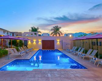 City Express Plus by Marriott Puerto Vallarta - Puerto Vallarta - Pool