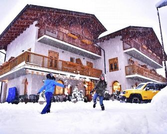 Alpen Hotel Rabbi - Rabbi - Building
