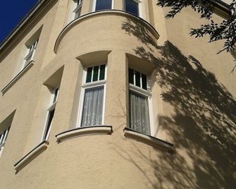 Guestified Barbarossa Hotel - Ratingen - Edificio