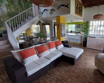 Casa de Campo Con Vista a la Piedra - El Peñol - Living room