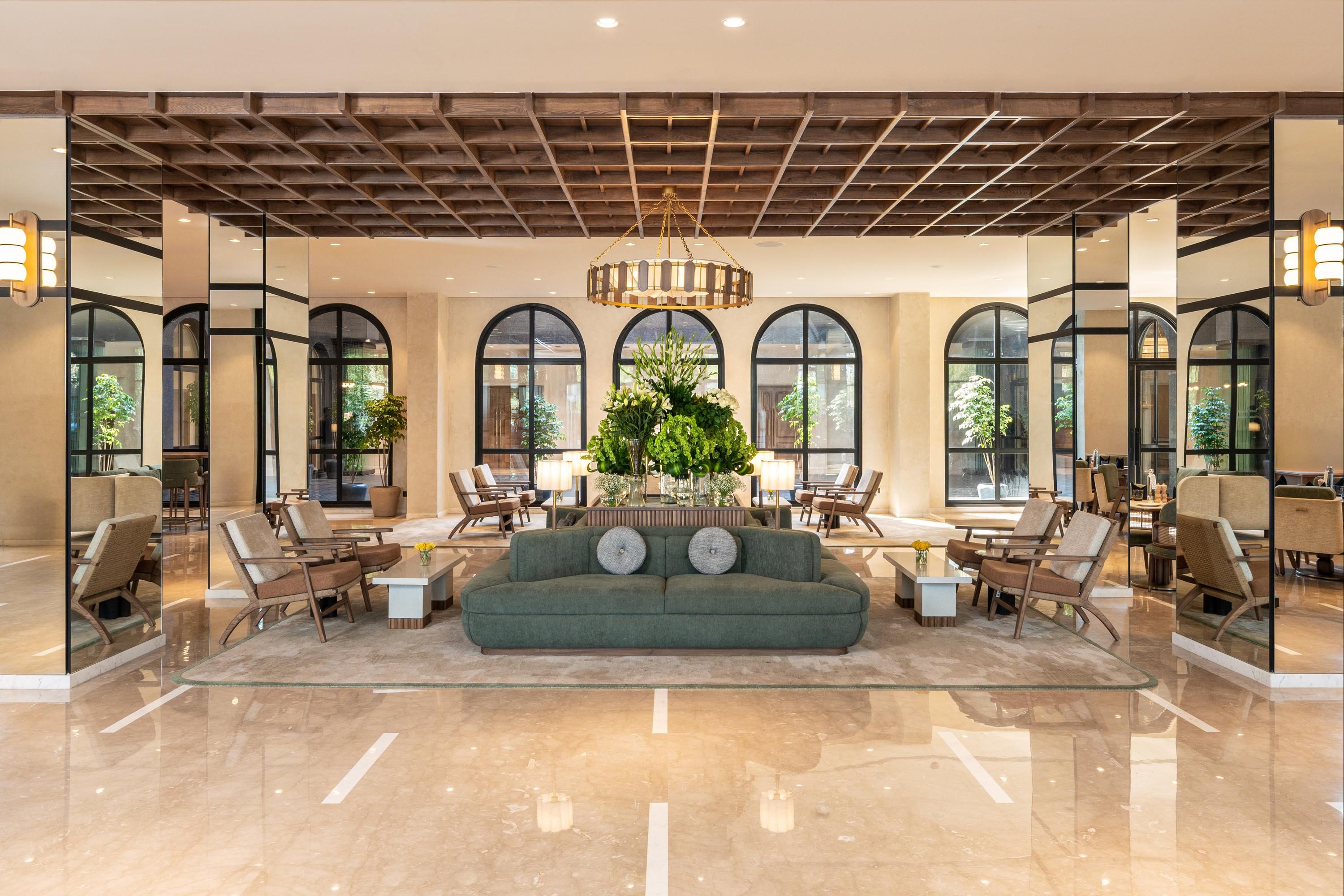 هوليداي إن جوراجا ٕني ار يو8و ب ي آيتش جي - جورجاون - ردهة