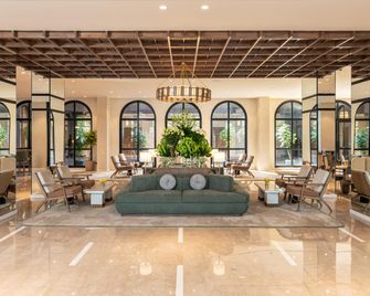 هوليداي إن جوراجا ٕني ار يو8و ب ي آيتش جي - جورجاون - ردهة