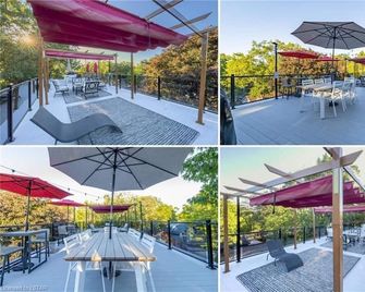 Rooftop patio Hot Tub/ 2 BBQ/ firepit/Full Games room/7 Beds/5 floors - Grand Bend - Patio