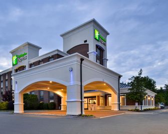 Holiday Inn Express Winston-Salem Medical Ctr Area By IHG - Winston-Salem - Edificio