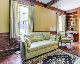 16 Mi to Baltimore Spacious Home in Owings Mills! - Owings Mills - Wohnzimmer