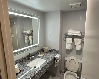Aderi Hotel Near Casino - Niantic - Badkamer