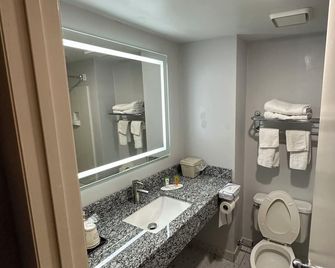 Aderi Hotel Near Casino - Niantic - Baño