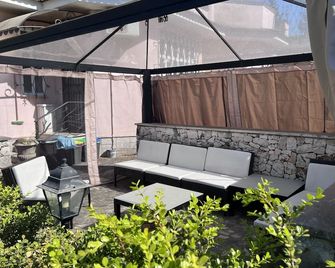 Villa L'Ottagono con cucina parcheggio privato telecamerizzato e wifi - Gioia del Colle - Patio