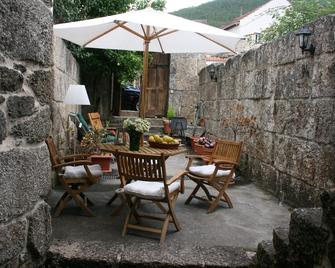 Renovated Stone House, in the Ribeiro region, ideal family and friends - Arnoia - Patio