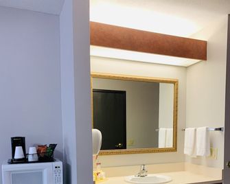 BridgePointe Inn & Suites by BPhotels, Lincoln I-80/27th St - Lincoln - Bedroom
