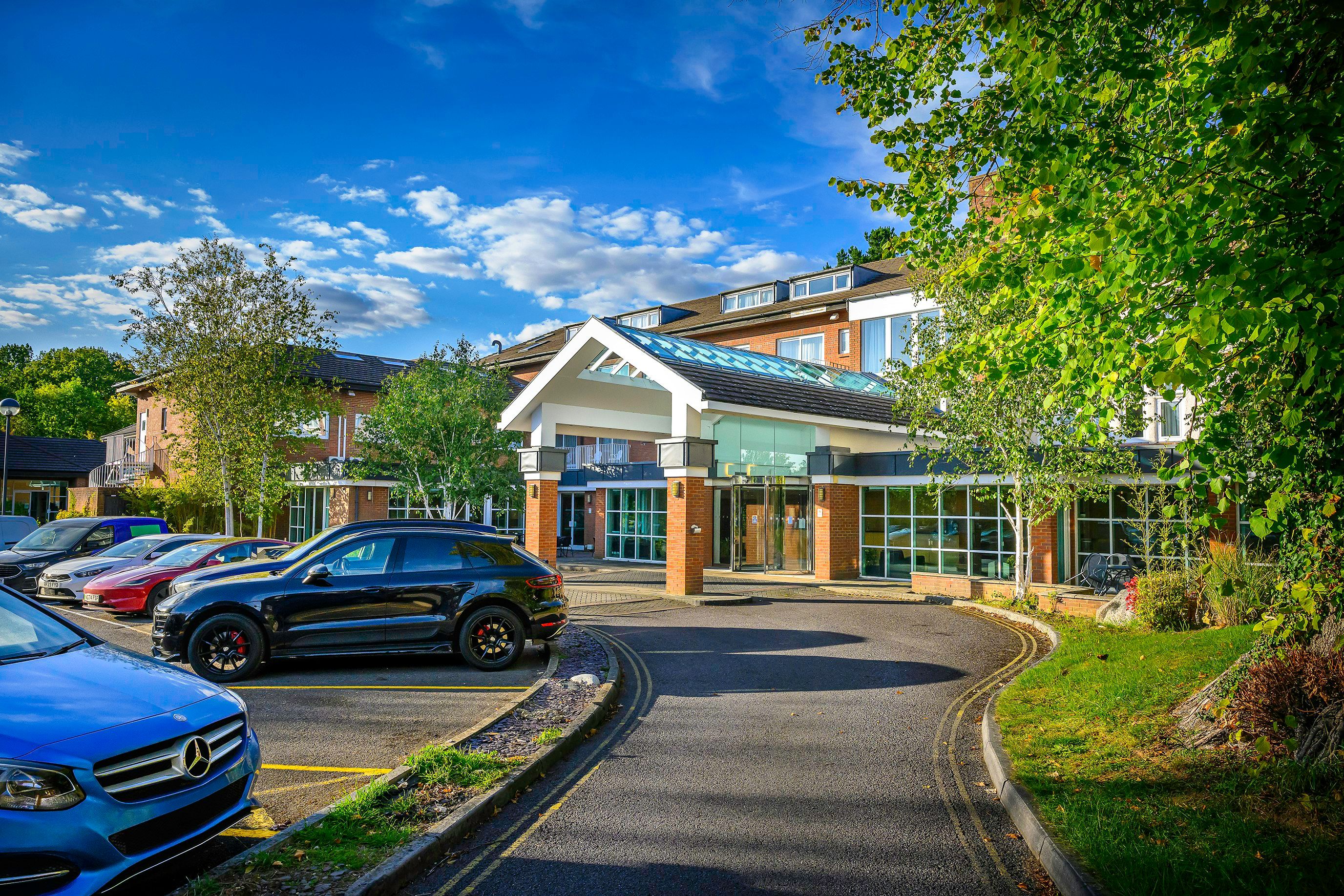 Regency Park Hotel, Health Club & Spa - Newbury - Building