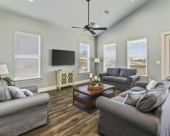 Reel and Teal Lodge at Calcasieu - Hackberry - Living room