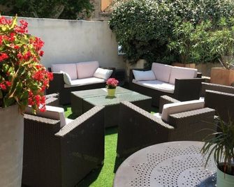 Hôtel Les Magnanarelles - Maussane-les-Alpilles - Patio