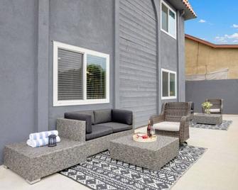 Bridge Pool Spa Min to Downtown Freeways Beaches - San Diego