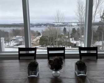 Gorgeous Custom-Built Home W/Breathtaking Lake Views! - Skaneateles - Bedroom