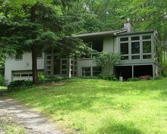 Woodland Privacy close to Cornell and Ithaca College - Ithaca - Building