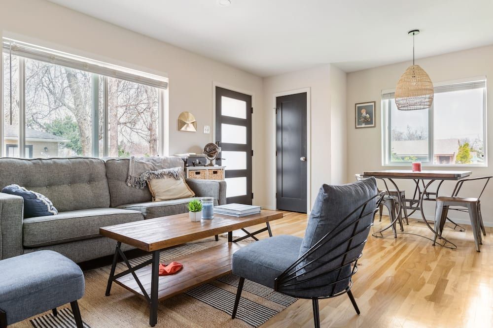 Modern 3 bed/2 bath in Park Hill - דנבר - סלון