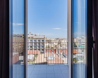 Hotel Boston - בארי - מרפסת