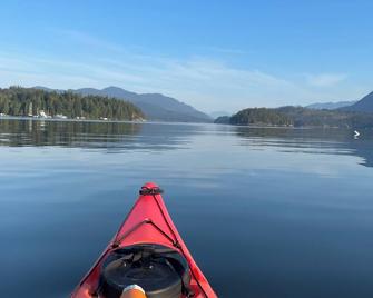 Endless views at Inlet Retreat! Relax in a centrally located beautiful studio! - Sechelt