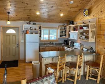 Facowie Lodge - (Loon Lodge), Premier Lodging near Crane Lake, MN - Orr - Cocina