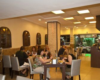 Temiz Otel - אלניה - מסעדה