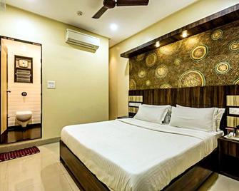 Hotel Shambuji - Thāne - Bedroom