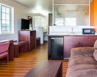 Motel 6 Newport Or - Newport - Living room