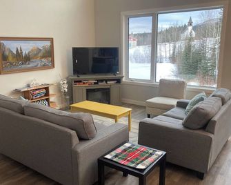 Nordegg Retreat - rest and unwind in the mountains or go on adventure ! - Nordegg - Sala de estar