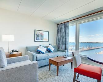 Wyndham Inn on the Harbor ~ Harbor Front Resort off Thames, Luxury Suite - Newport - Sala de estar
