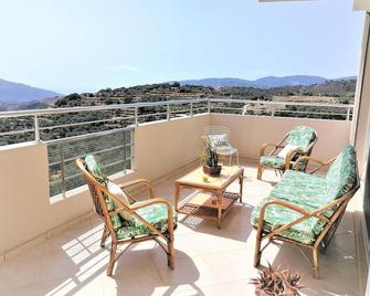 Villa Aeolus with private overflow, endless, heated pool and private garden - Sougia - Balcony