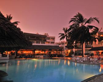 Bamburi Beach Hotel - Mombasa - Pool