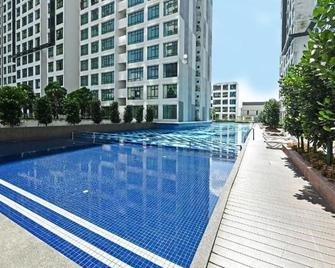 D'summit Residences By Yml Home - Johor Bahru - Pool