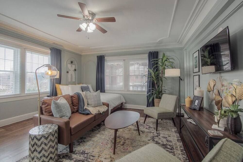 Spacious Plaza Stay: 1bd/1ba - Kansas City - Sala de estar