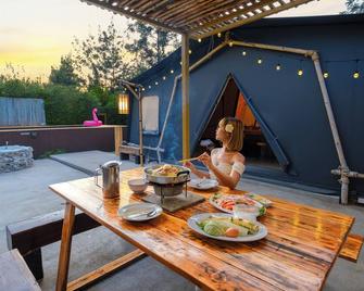 The X10 Private Pool Villa & Resort - Mu Si - Patio