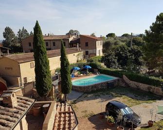 Il Pozzo Di Sant'Andrea - Costalpino - Piscina