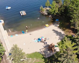 Five Bedroom Ultra-Deluxe Cottage - Sioux Narrows - Sioux Narrows - Playa