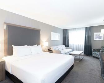 Sandman Signature Lethbridge Lodge - Lethbridge - Bedroom
