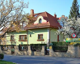 Vadászkürt Panzió és Étterem - Sopron - Budova