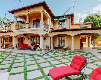 Beautiful Spanish Villa - Los Angeles - Building