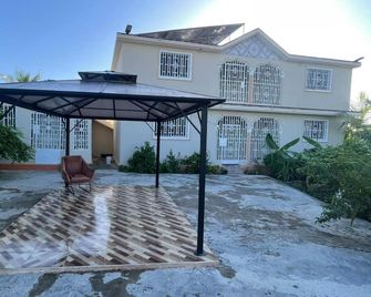 Chez Francoise ! your home away from home. - Cap-Haïtien - Patio