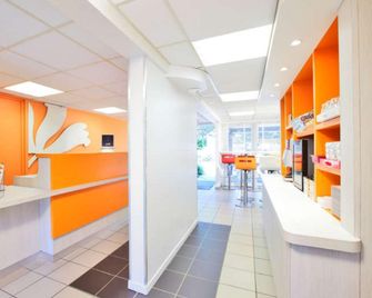 Premiere Classe Toulouse Sesquières - Toulouse - Front desk