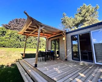 Campsite La Grappe Fleurie - Cottage Family Premium 6 persons - Fleurie - Patio