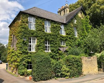 Pages Hotel and Guesthouse - Harlow - Budova