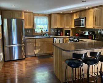 Cozy House on 9 acres with a Pond - Bethel - Keuken
